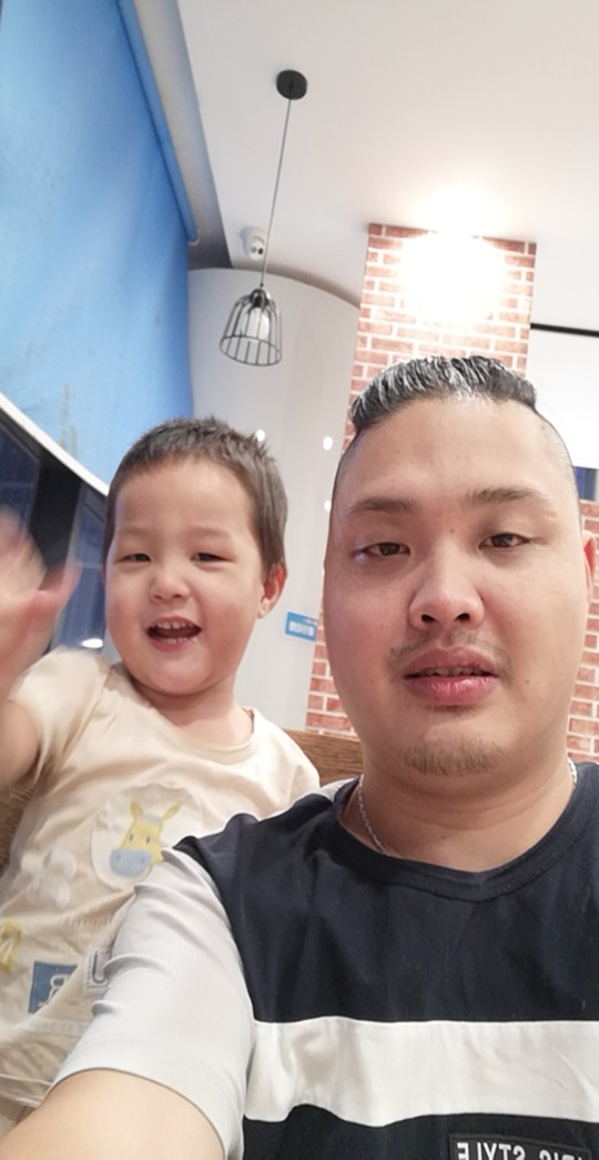 今陪老婆 小孩吃东西 开心

10 / 作者:18388618701 / 
