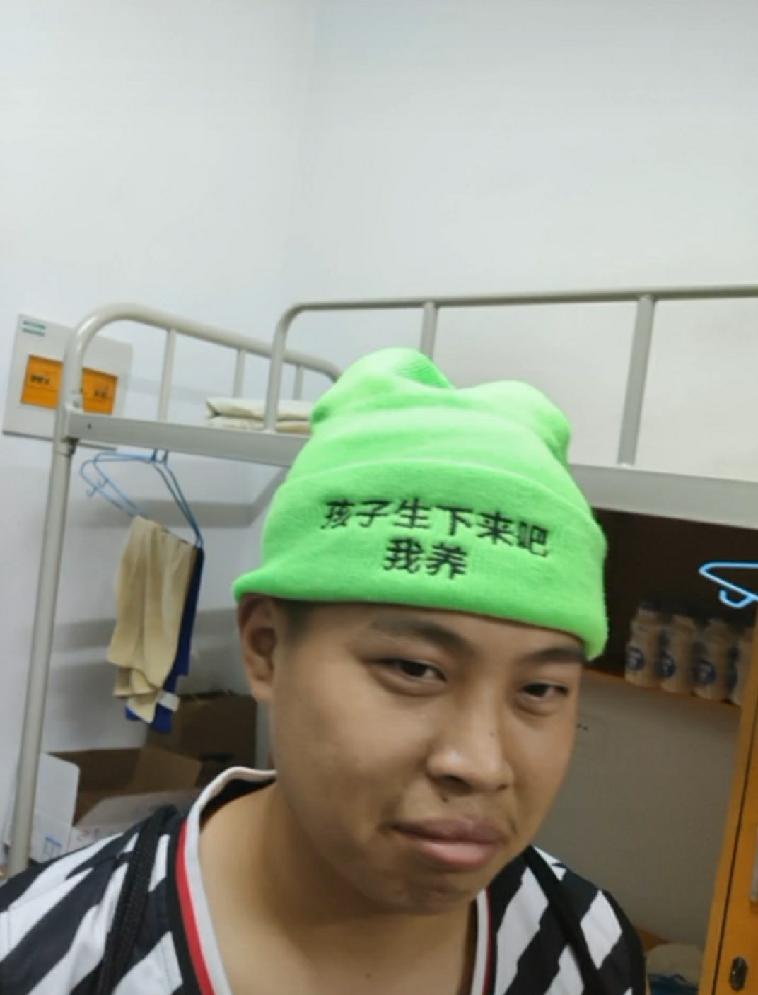 
真情像草原广阔
层层风雨不能阻隔
总有云开日出时候
万丈阳光照耀你我
真情像梅花开70 / 作者:戒赌打游戏 / 