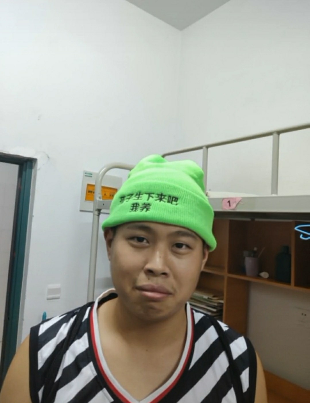 
真情像草原广阔
层层风雨不能阻隔
总有云开日出时候
万丈阳光照耀你我
真情像梅花开91 / 作者:戒赌打游戏 / 