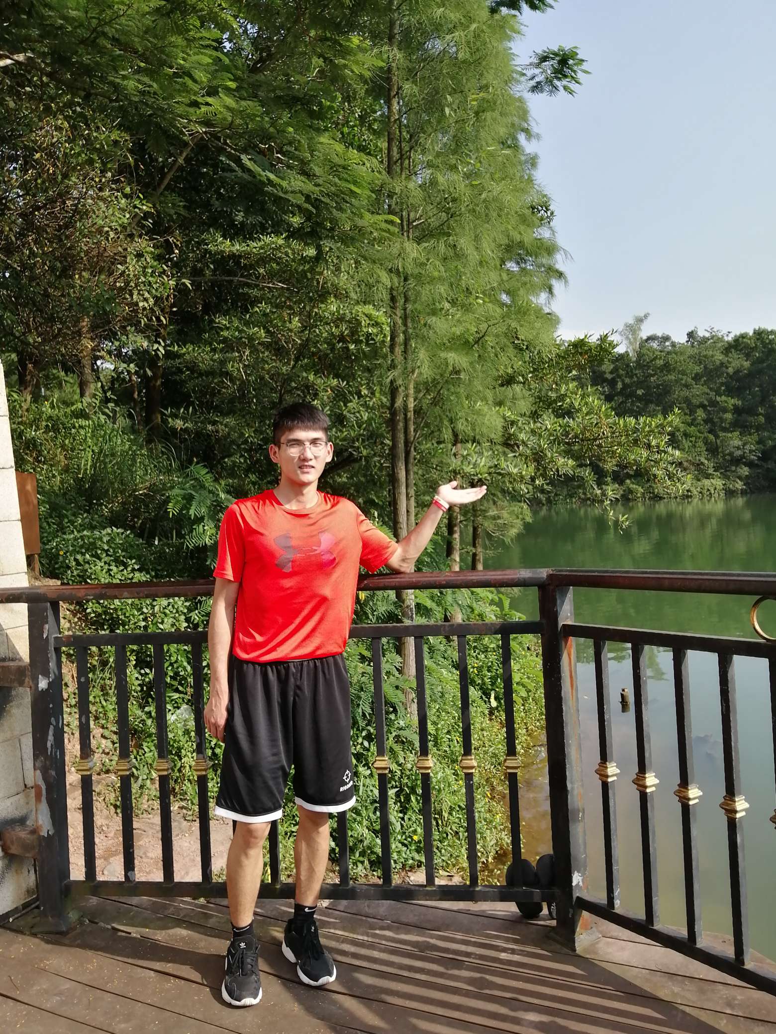 轻轻地我走了，正如我轻轻的来。
挥一挥衣袖，不带走一片云彩。
我轻轻的招手,作别西19 / 作者:帅强ALAZ121381 / 