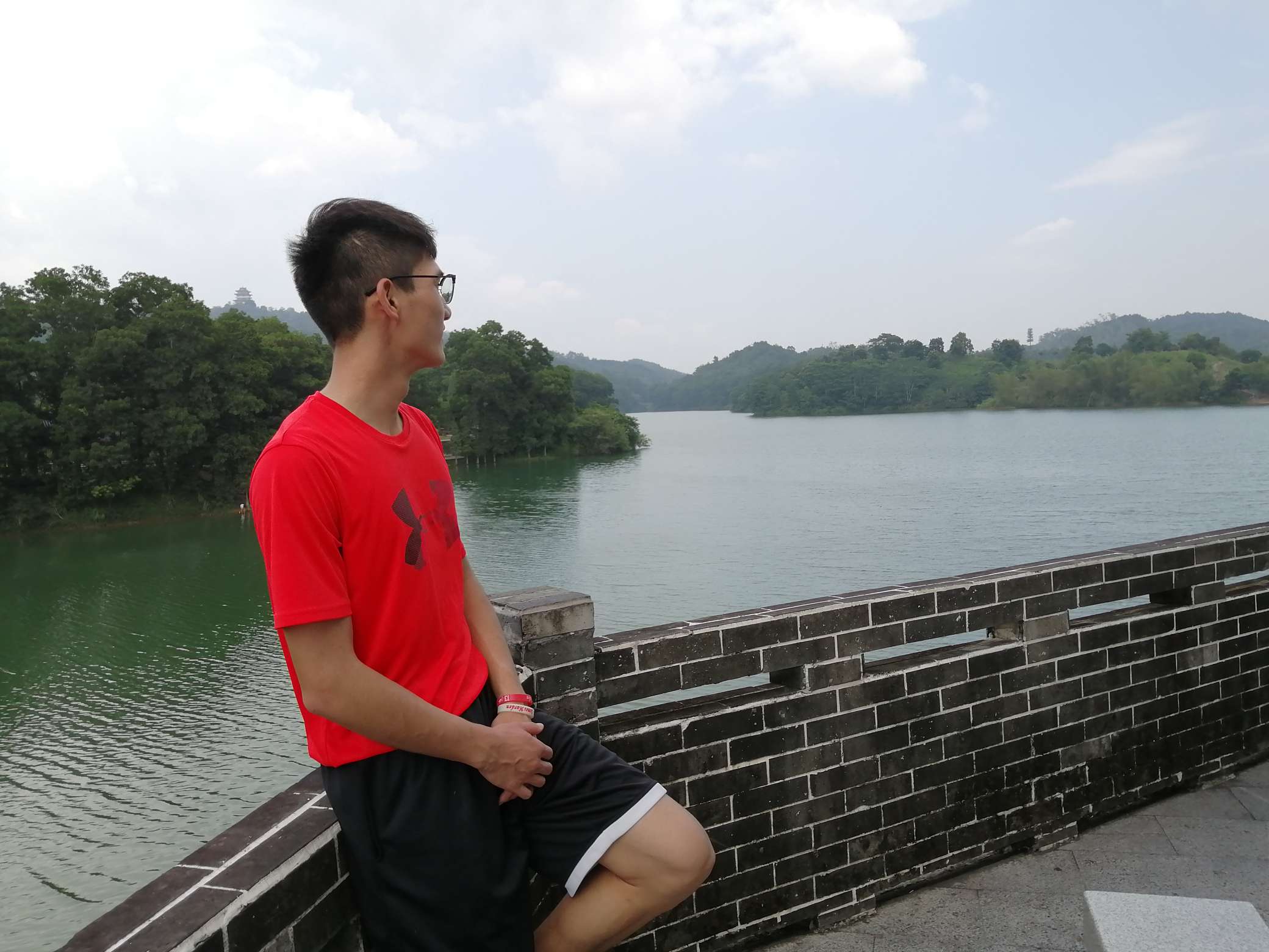 轻轻地我走了，正如我轻轻的来。
挥一挥衣袖，不带走一片云彩。
我轻轻的招手,作别西54 / 作者:帅强ALAZ121381 / 