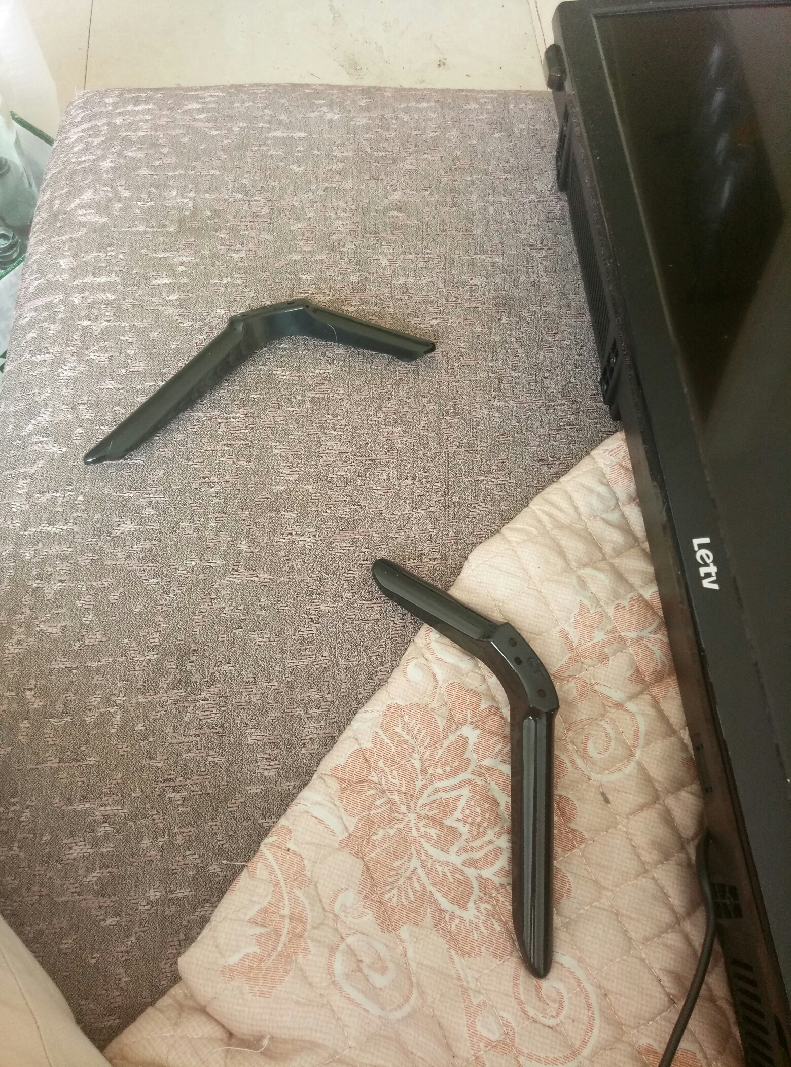 电视到了，连根线都没有


43 / 作者:沉迷败家乐 / 