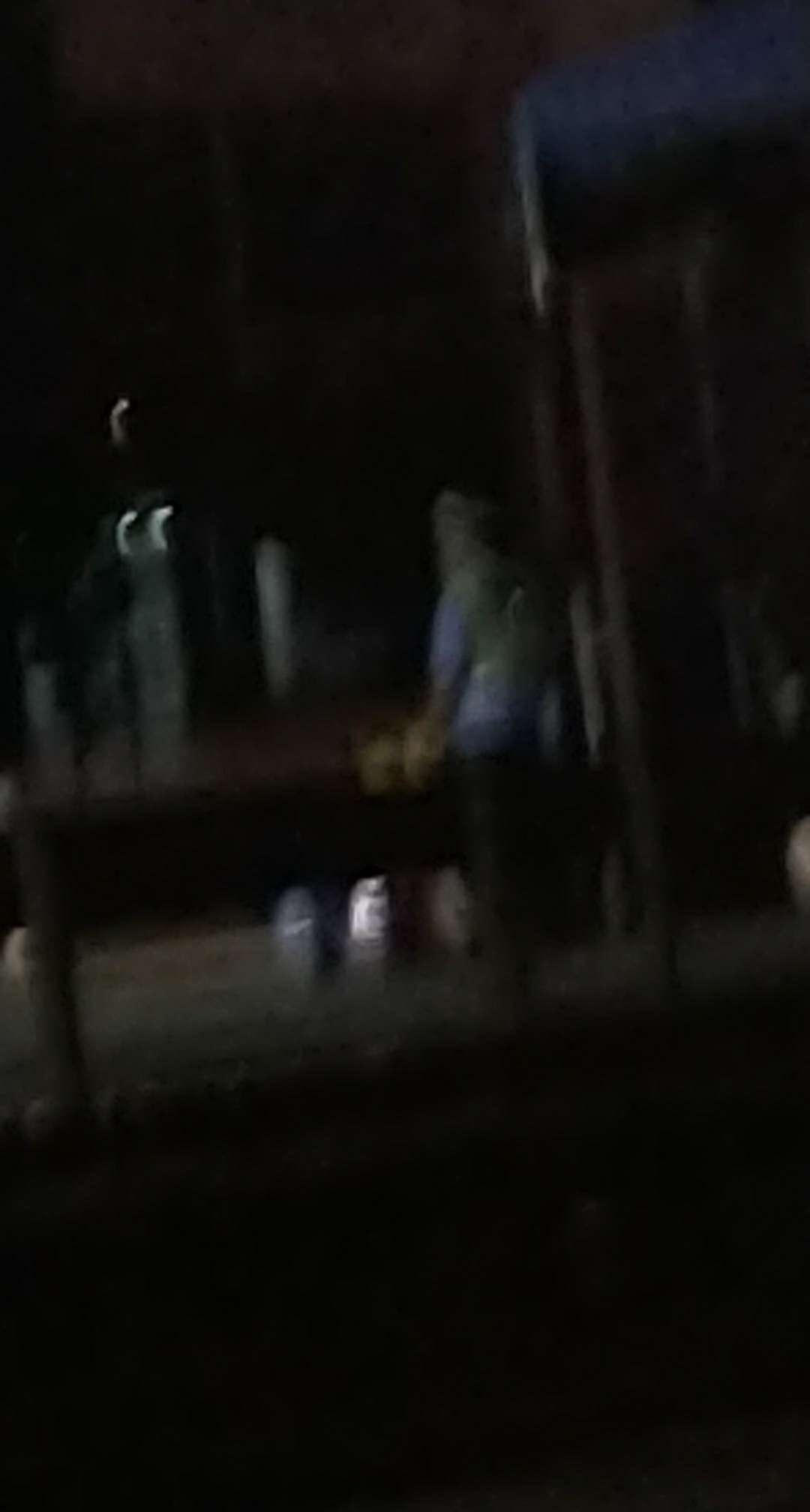 太苦了，不好意思了交警叔叔，我保险过期没钱买，你在这里我不敢过，哎，有钱一定补上62 / 作者:待上岸的小林 / 