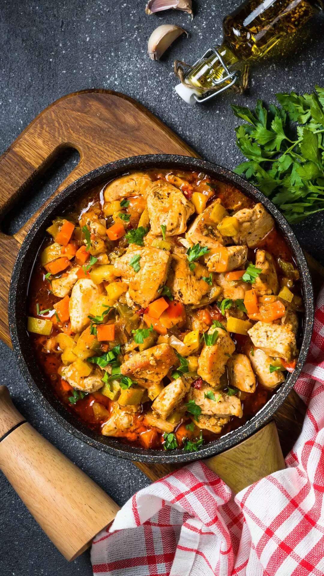 东莞这边不知道咋回事所有网吧过了零点不让上网了搞得没地方去