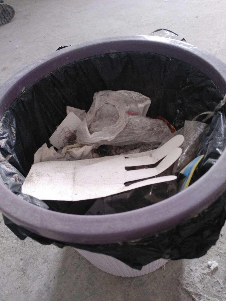 一天多没抽烟  刚实在憋不住了 从垃圾桶捡了这么多  抽一口  真舒服


45 / 作者:a1964043599 / 