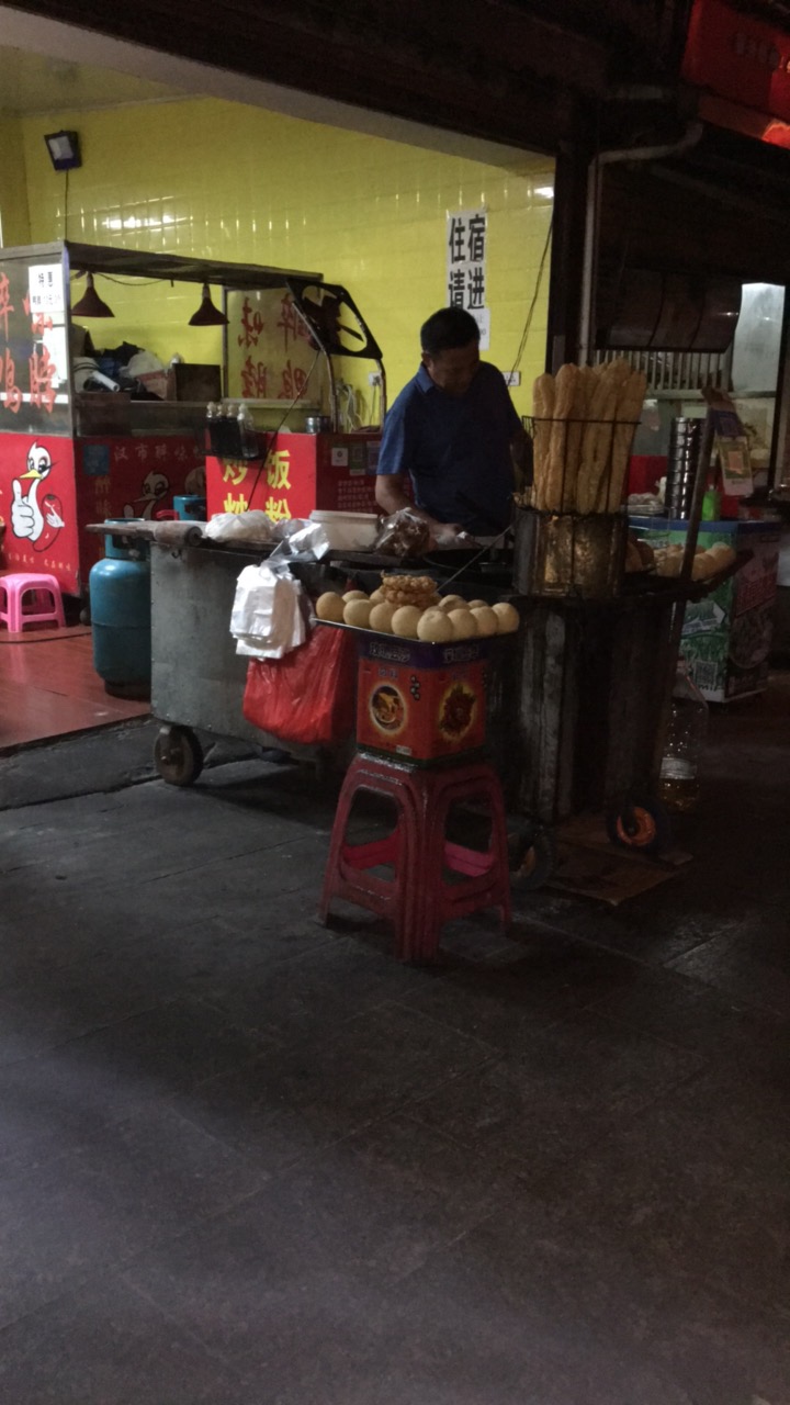 直播：异地江南皮革厂面签激活，额度惊人

58 / 作者:文白 / 
