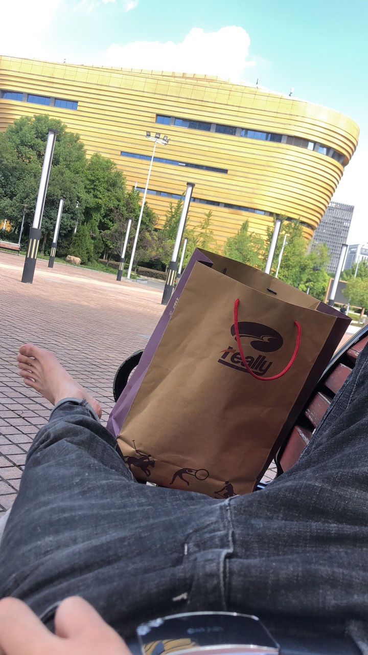 问下在做的老哥。我车子抵押 压了3.6万。 到手3.3万。一个月利息付了2800。这属于套路31 / 作者:杭州吴彦祖， / 