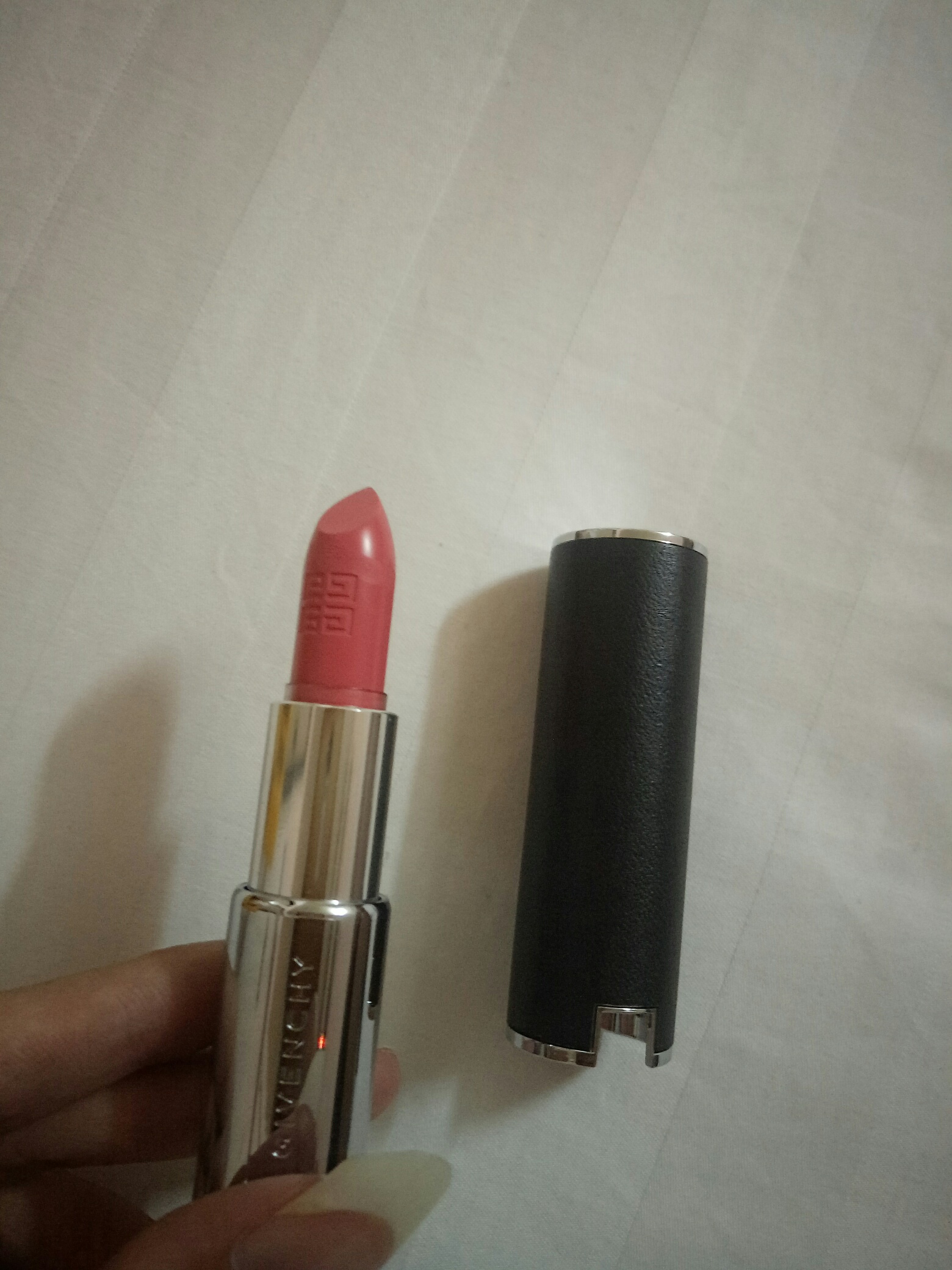 聚福钱包买的口红，京东发的货，很真实，302芭比红。有没收购的。用不上。



13 / 作者:撸不下cnm / 