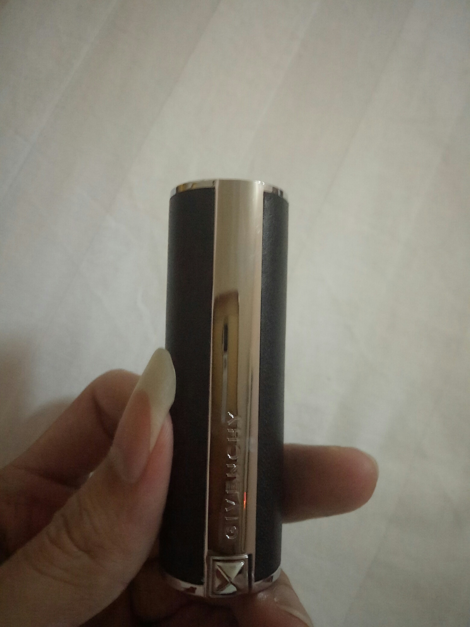 聚福钱包买的口红，京东发的货，很真实，302芭比红。有没收购的。用不上。



5 / 作者:撸不下cnm / 