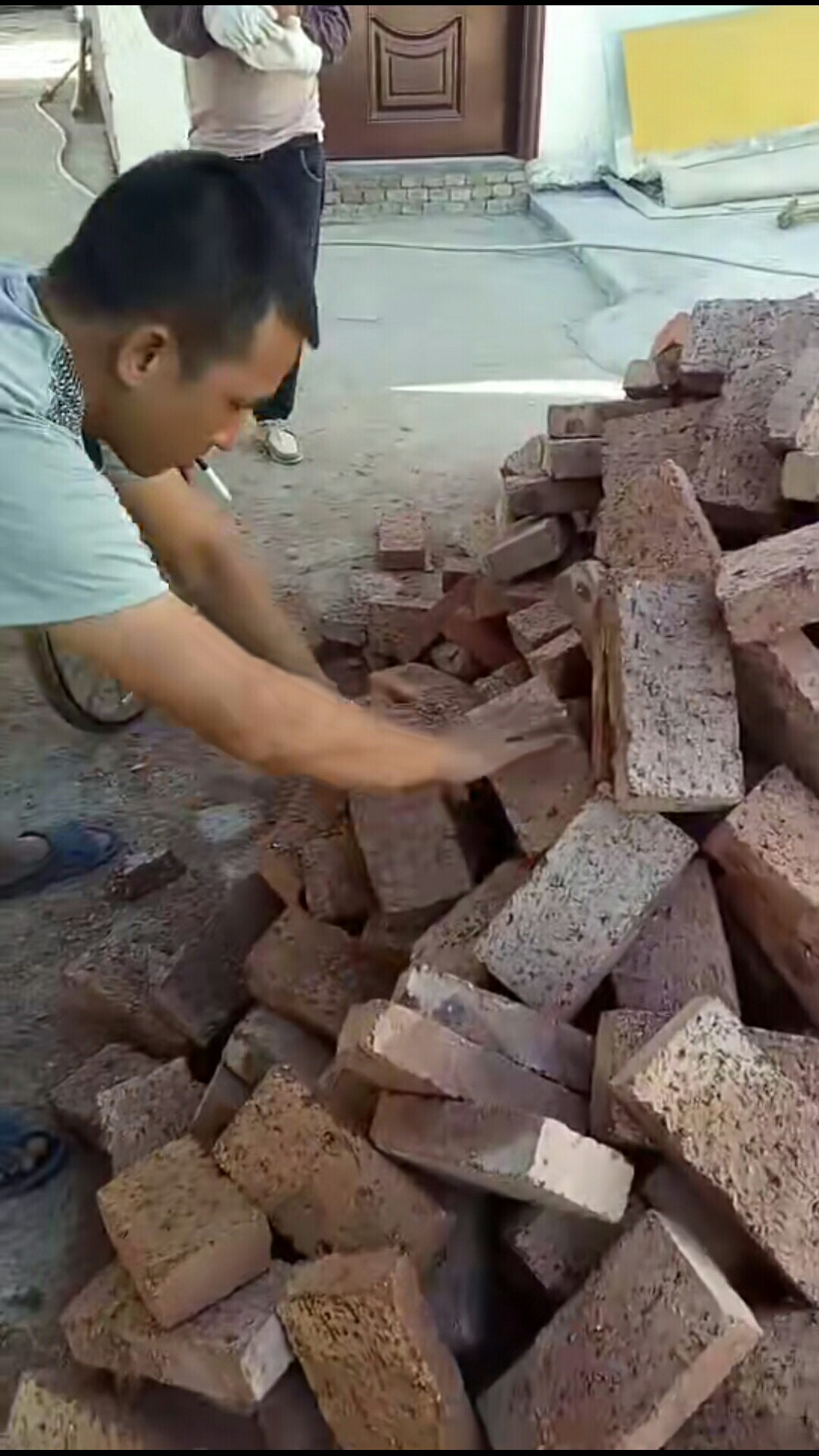 搬三天了


100 / 作者:一撸不可收拾 / 