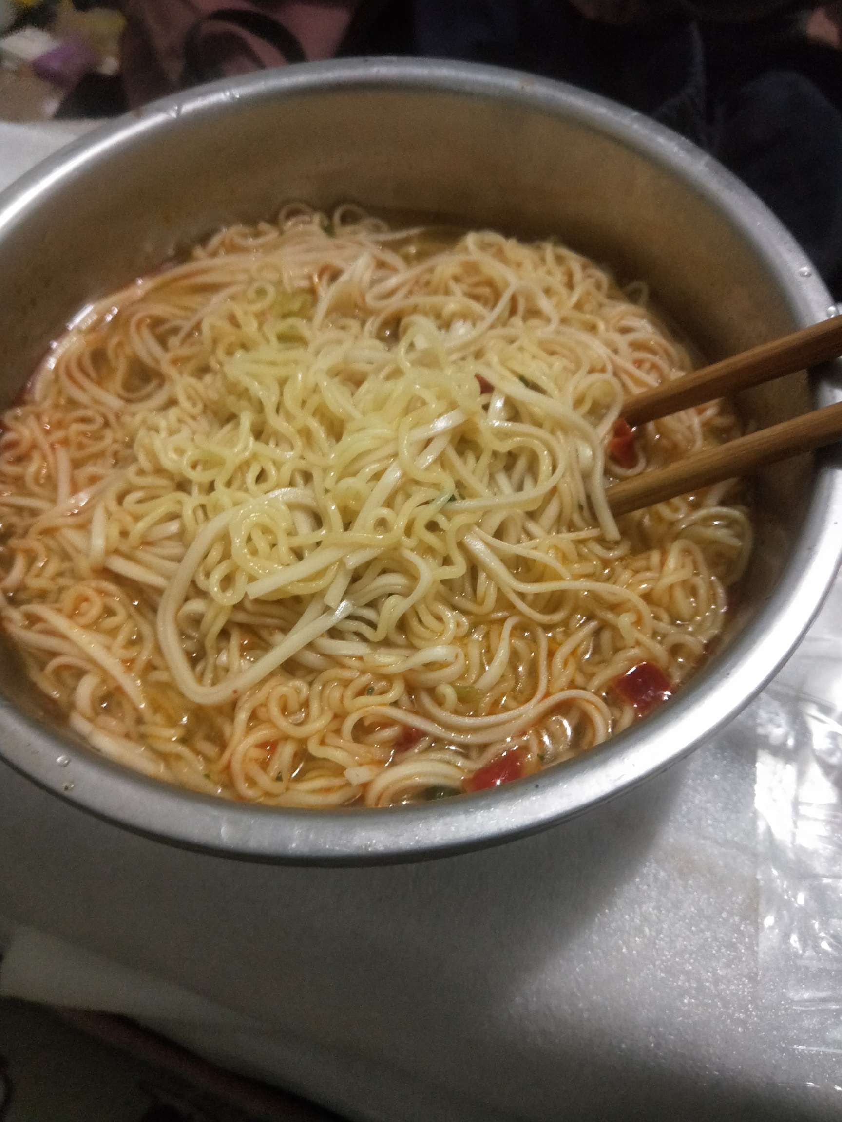 众人帮下款终于能吃顿好的了

90 / 作者:空缺00987 / 