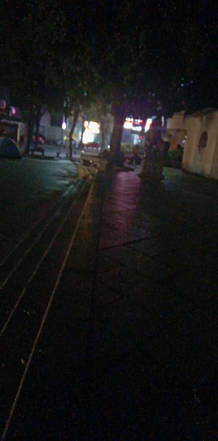 他妈的，在公园遇见个S变态操，一个男的对我东摸西摸，妈了个b的，:)的同性恋，亏我还99 / 作者:嗯嗯呃 / 