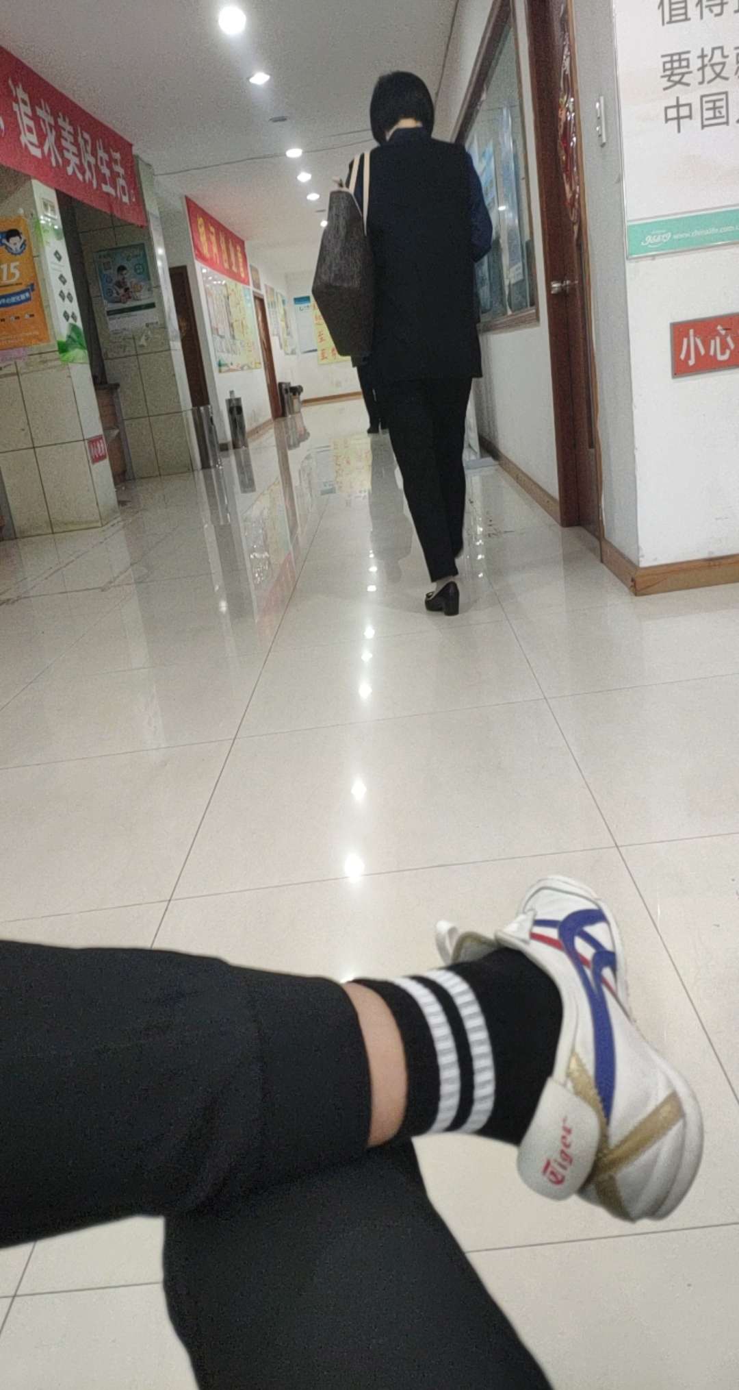 挂靠个保险公司！不然吃土


62 / 作者:大爷撸哥 / 