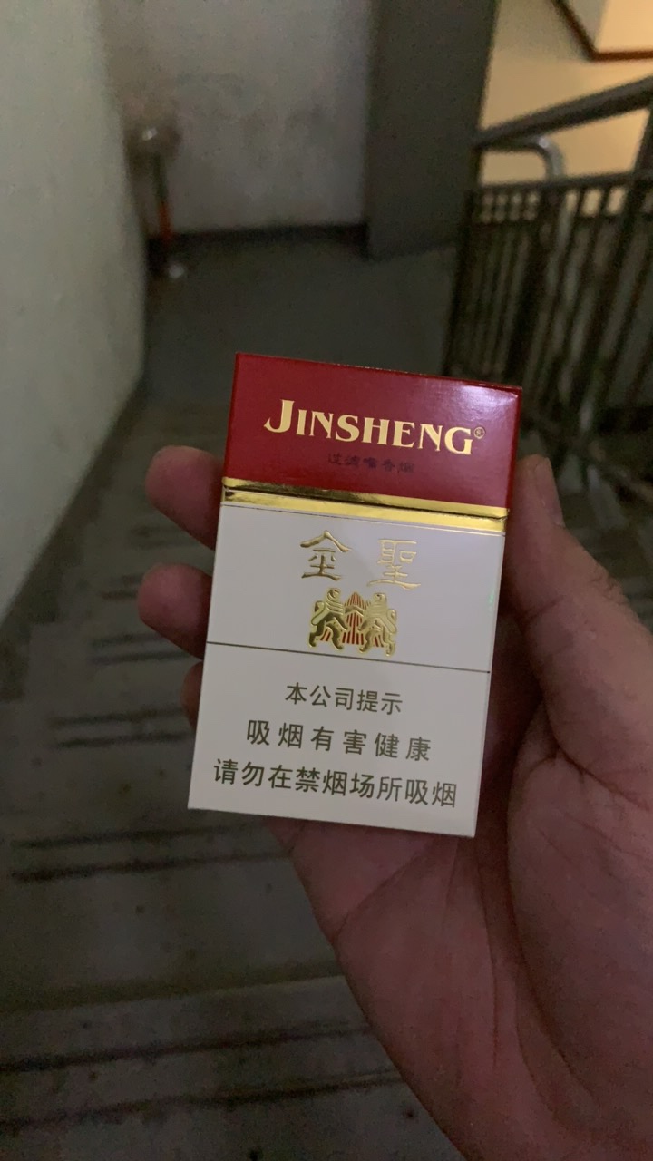 江西抚州的一位老哥给了一包这个烟第一次抽名字听起来很不错
