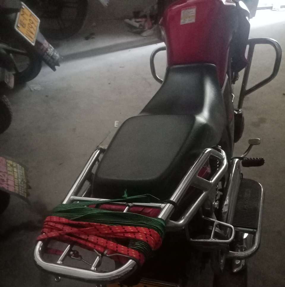 老哥们彻底落难了，身上一毛都没有了，想把唯一有价值的摩托车给抵押了，不知道抵押值52 / 作者:飞来横祸 / 