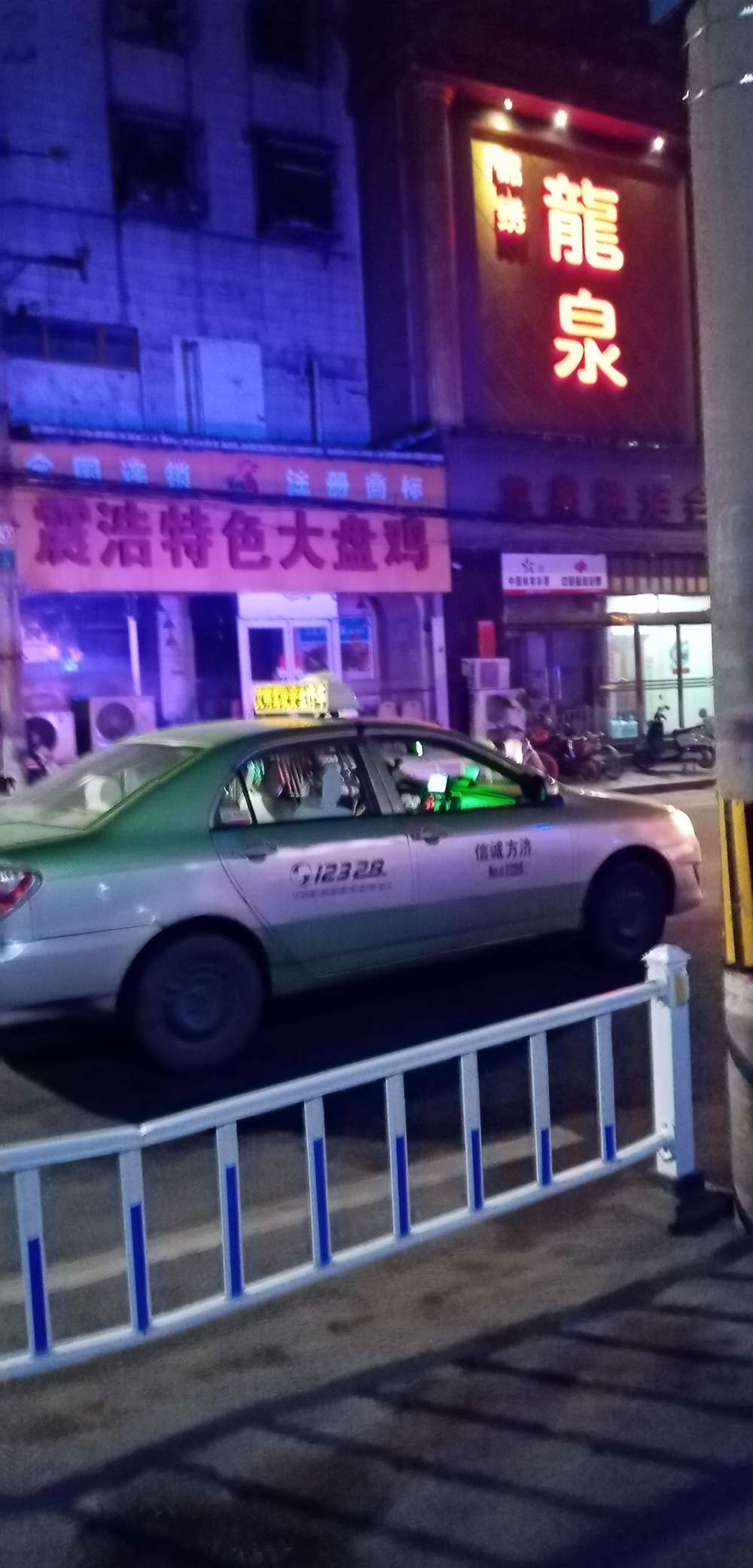 有个人按摩进救护车了


16 / 作者:狗催都被绿 / 