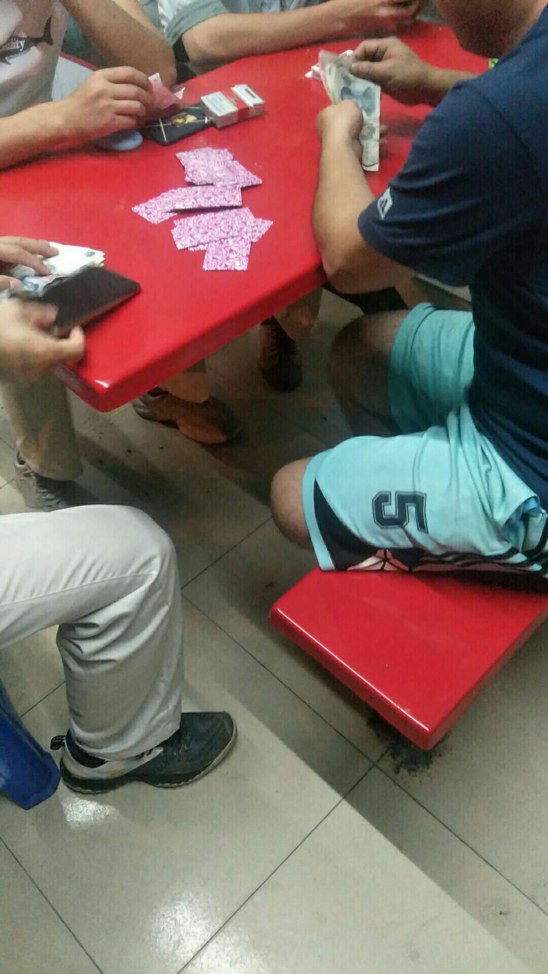 在东莞石龙附近的老哥，有进厂的嘛？带带我，顺便，找一个信的过的老哥，套一下滴滴打98 / 作者:过吧，大爷 / 