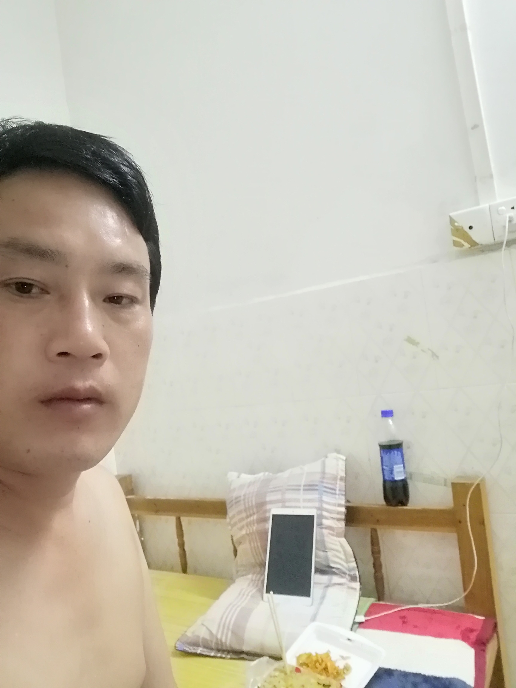 美团8月份赔的钱，买了包烟7元，榨菜2元，蛋炒饭6元，共15元，在没有钱时，吃什么都香65 / 作者:红尘。 / 