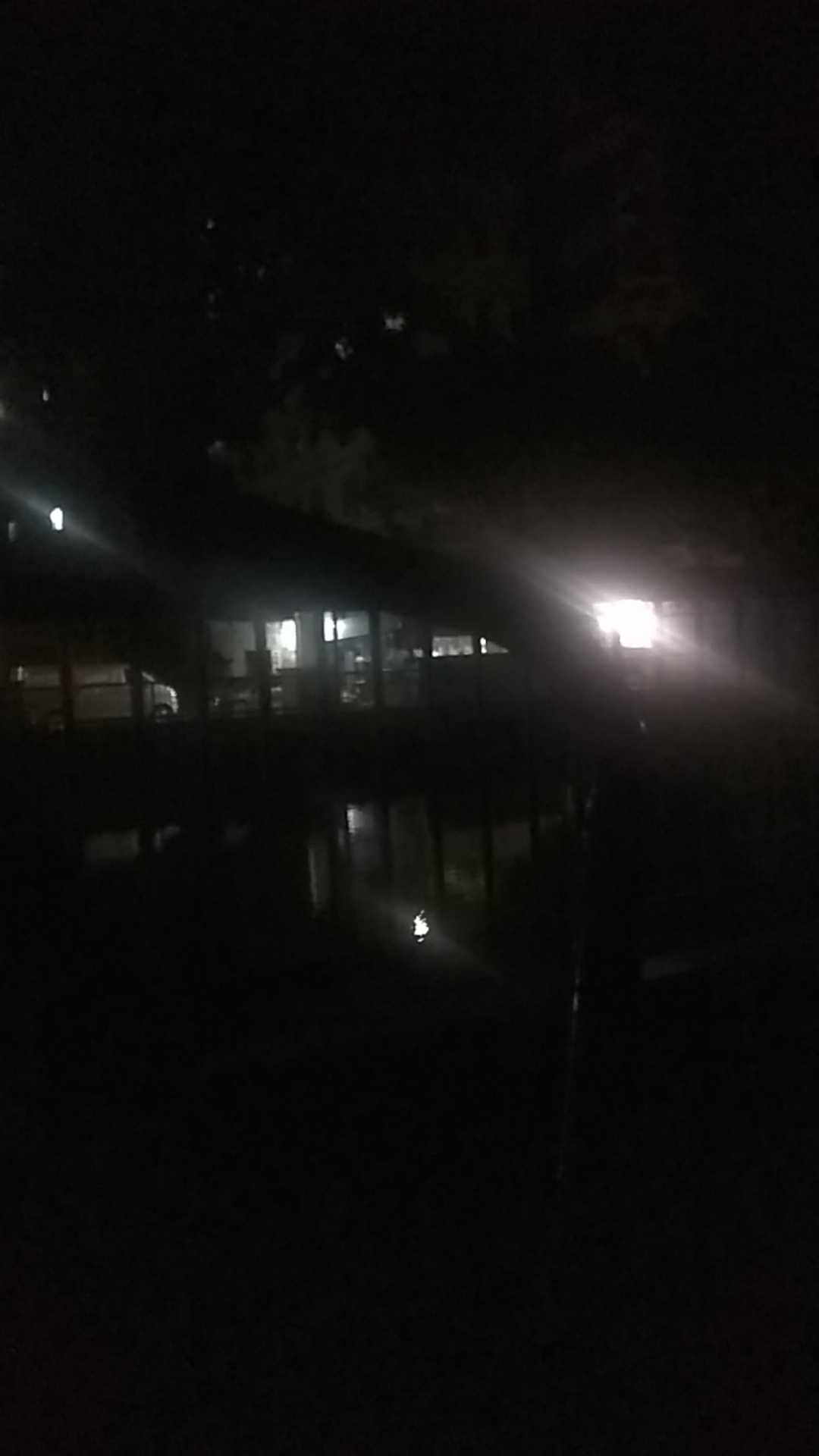 大学毕业后总以为自己可以闯出一番事业，曾经也是父母的骄傲，不曾想短短几年失去了一28 / 作者:怎么说晚安 / 