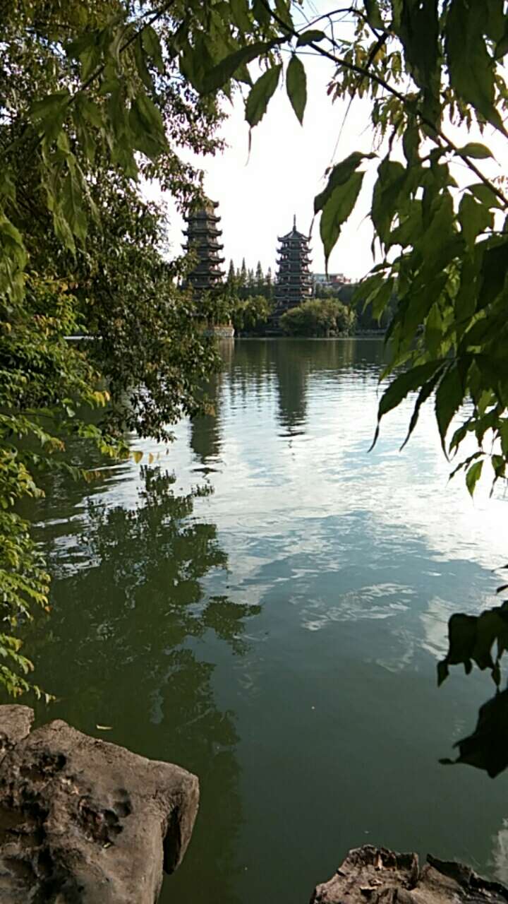 桂林中心广场 有没有老哥一起三五瓶

98 / 作者:summer夏天回头 / 