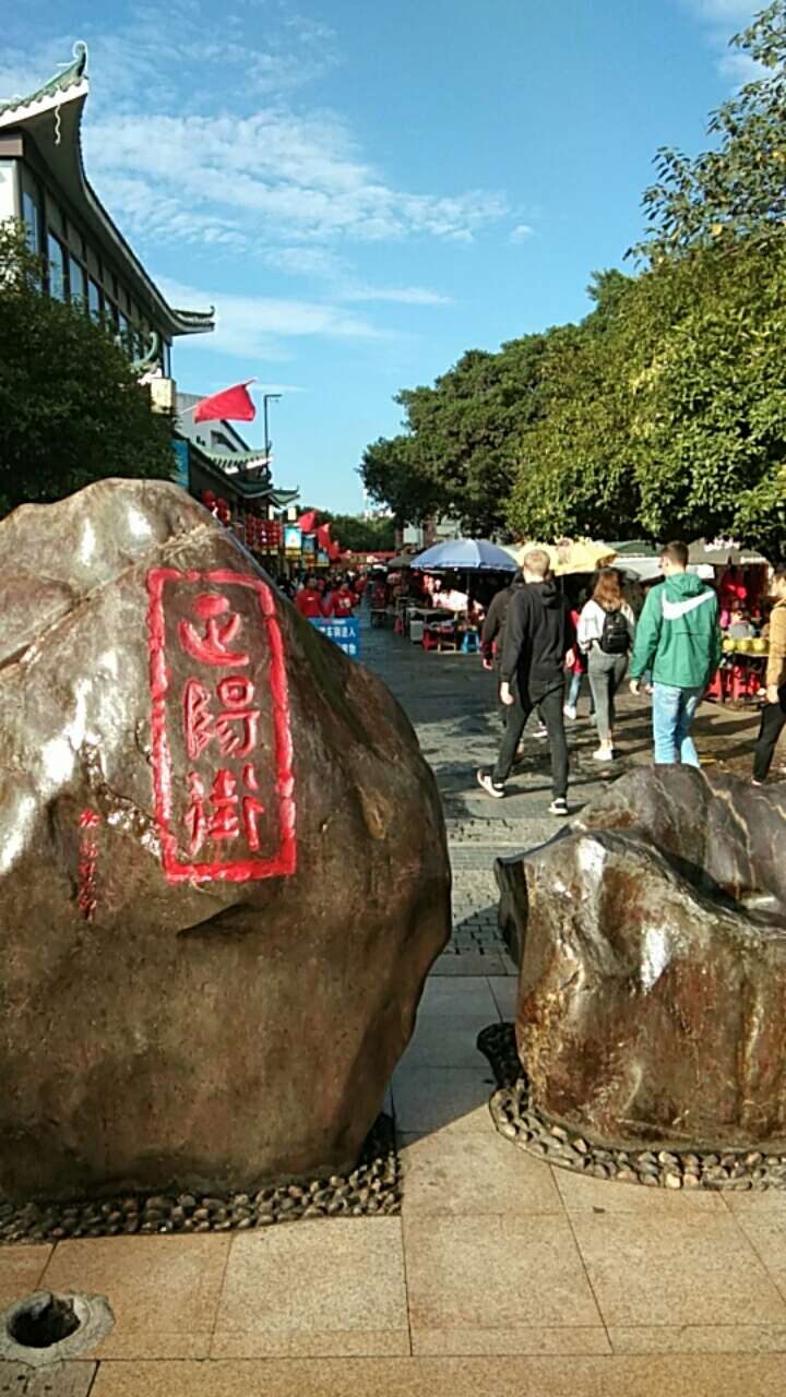 桂林中心广场 有没有老哥一起三五瓶

64 / 作者:summer夏天回头 / 
