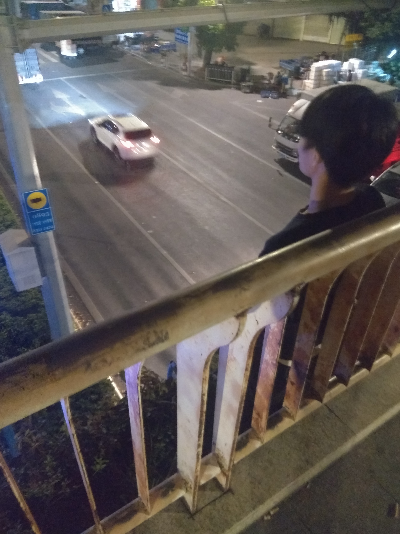 年纪轻轻的小老哥，嫩想不开，我说你们欠个三两万的坦白不行么？要S要活的

28 / 作者:怎么说晚安 / 