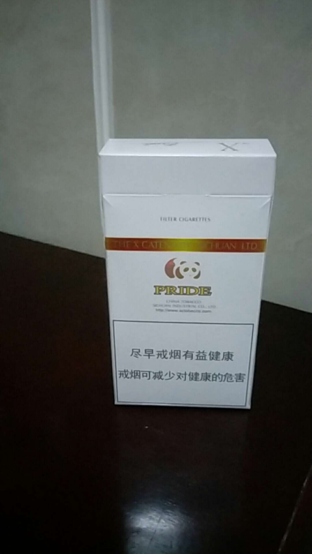 每天都说早点睡，但就是睡不着，好像在等待什么，具体等什么也不知道，就一直点刷新。21 / 作者:花寒潇 / 