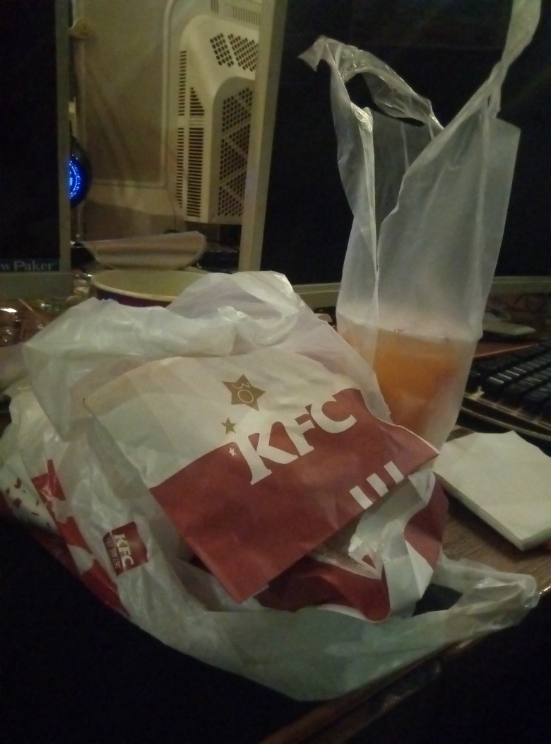 来一名困难的老哥，送饿了么精美夜宵一份，真实
有地址就行，能下单
58 / 作者:胡宁飞 / 