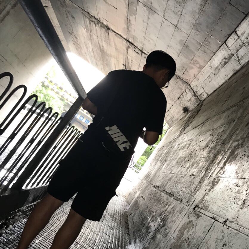尽力而为能帮多少帮多少吧。上岸了就要心存善念。年轻没有不犯错的。犯错了就要悔改。22 / 作者:x焕 / 