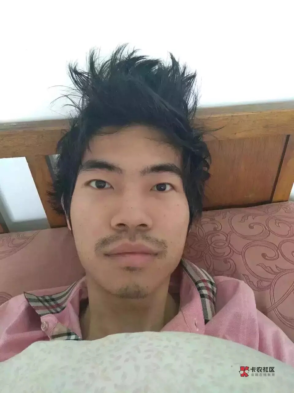 在卡农，100块钱都可以当明星，比如盖楼，每人说声老哥帅，带8的，每人5元，可以盖很78 / 作者:你说你傻不傻 / 