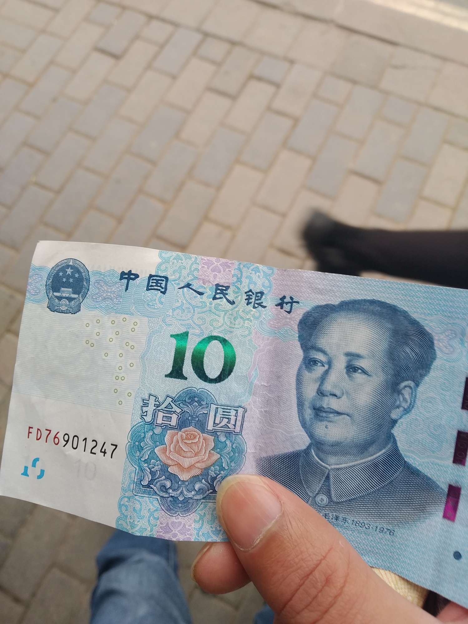 我去你mb今天在经常吃饭的饭馆收到一张价钱妈的以后不在你这里吃了.