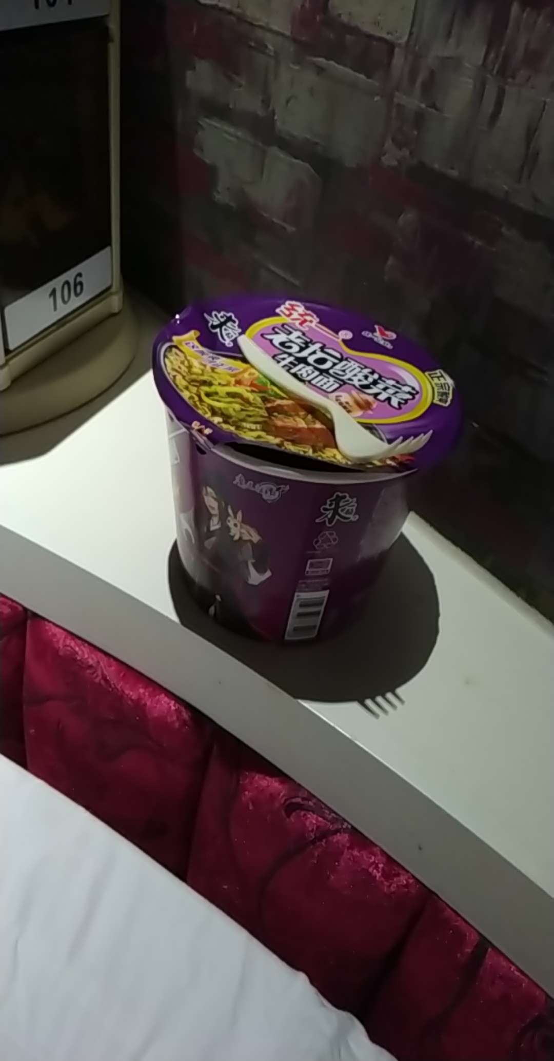 哎，两个小时已过，一个不下。吃碗泡面睡觉觉。撸无可撸

17 / 作者:(两袖清风) / 