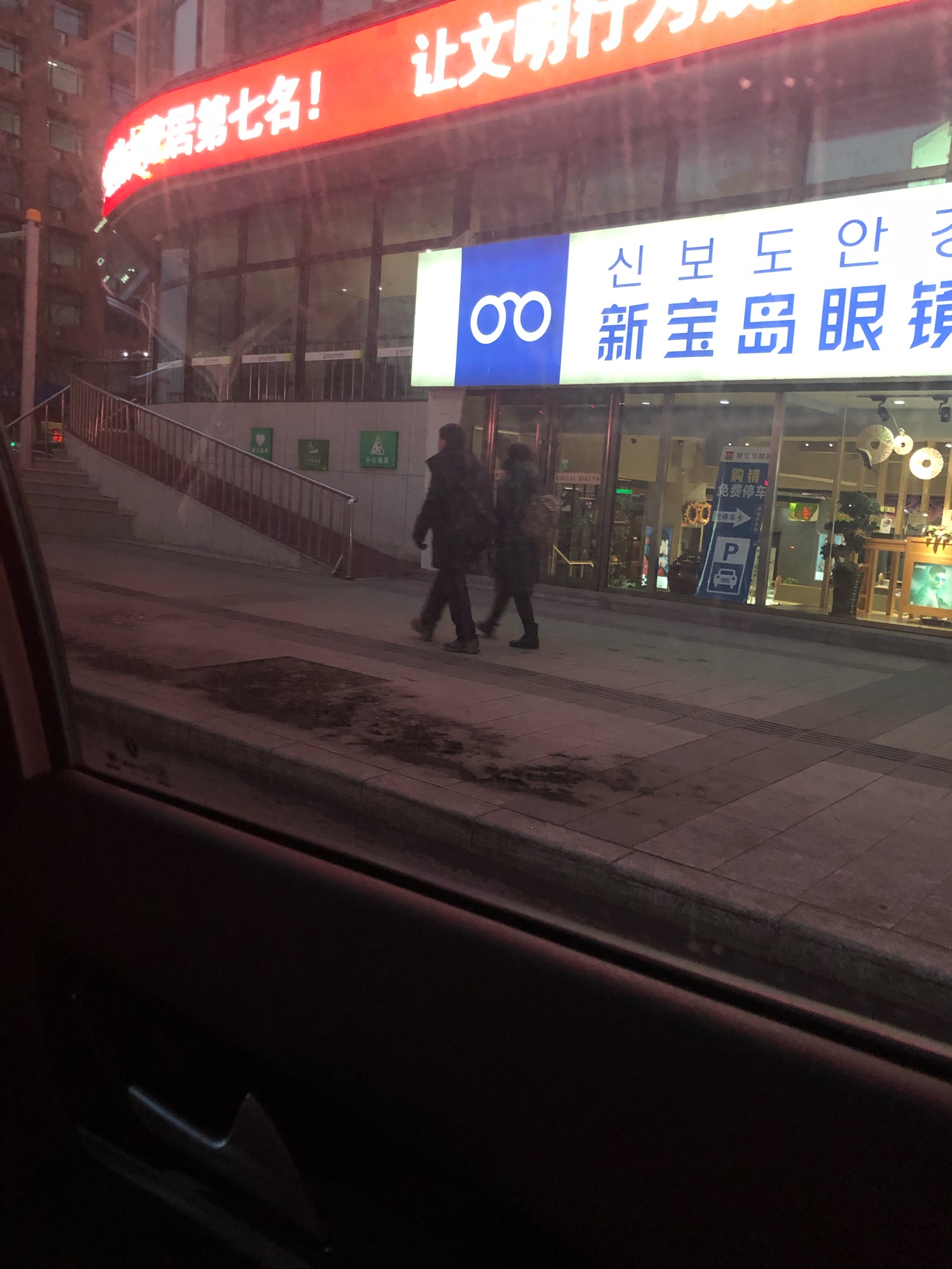 开春了东北路上都没雪了
一切都会过去的




5 / 作者:吃不饱继续吃Z / 