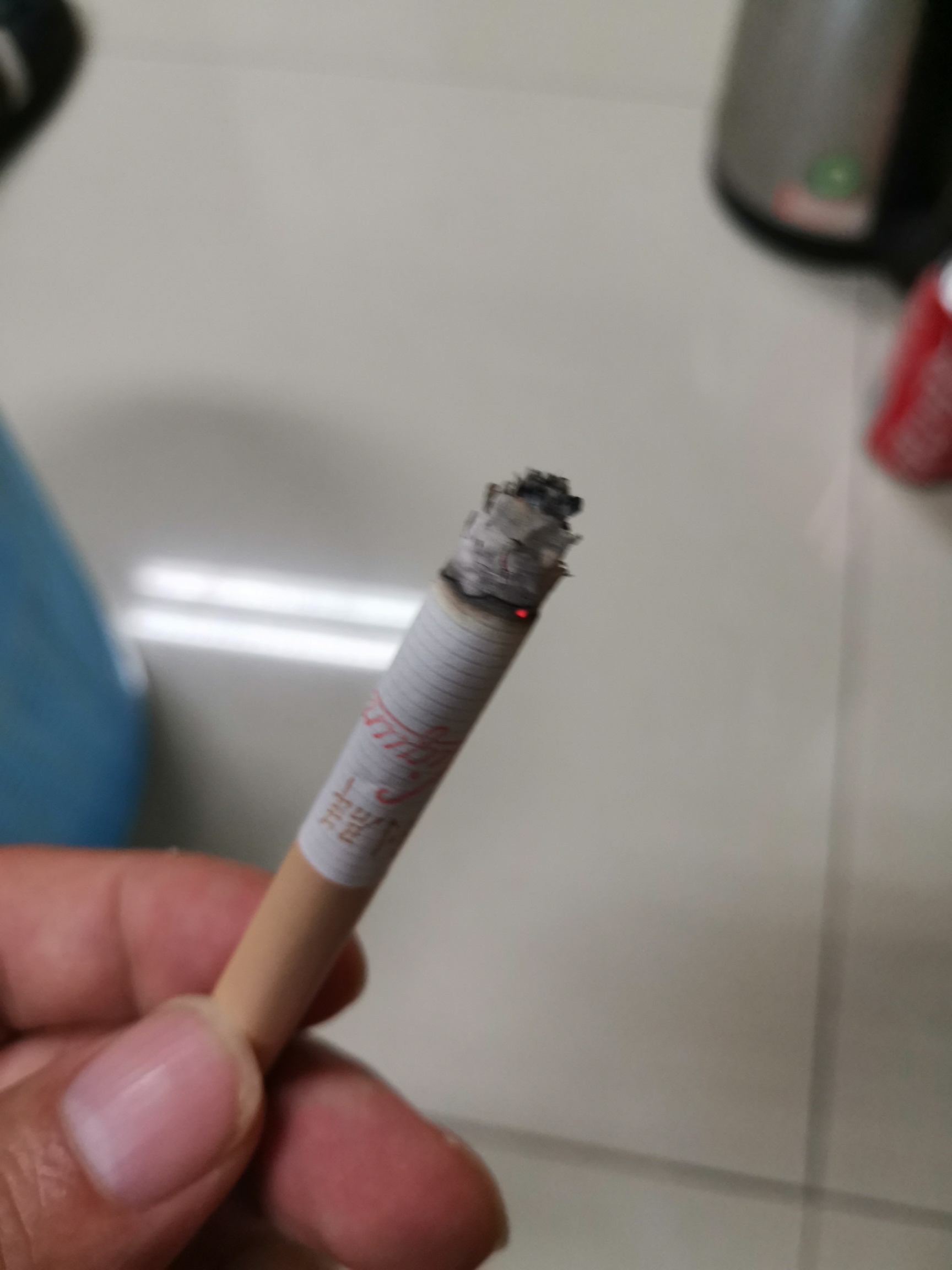 各位老哥，举报卖假烟可以拿多少奖励，近期买了几包利群，虽然味道分辨不出真假（烟抽4 / 作者:曾经死的心都有 / 