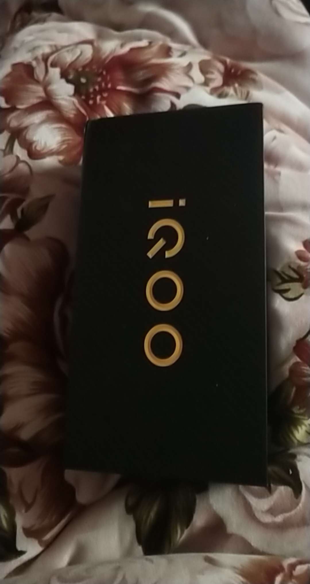 刚搞了个手机   vivo  iqoo  pro   就拆开验货  也没激活考虑卖不卖  最高配5G  12G+250 / 作者:a1868023352 / 
