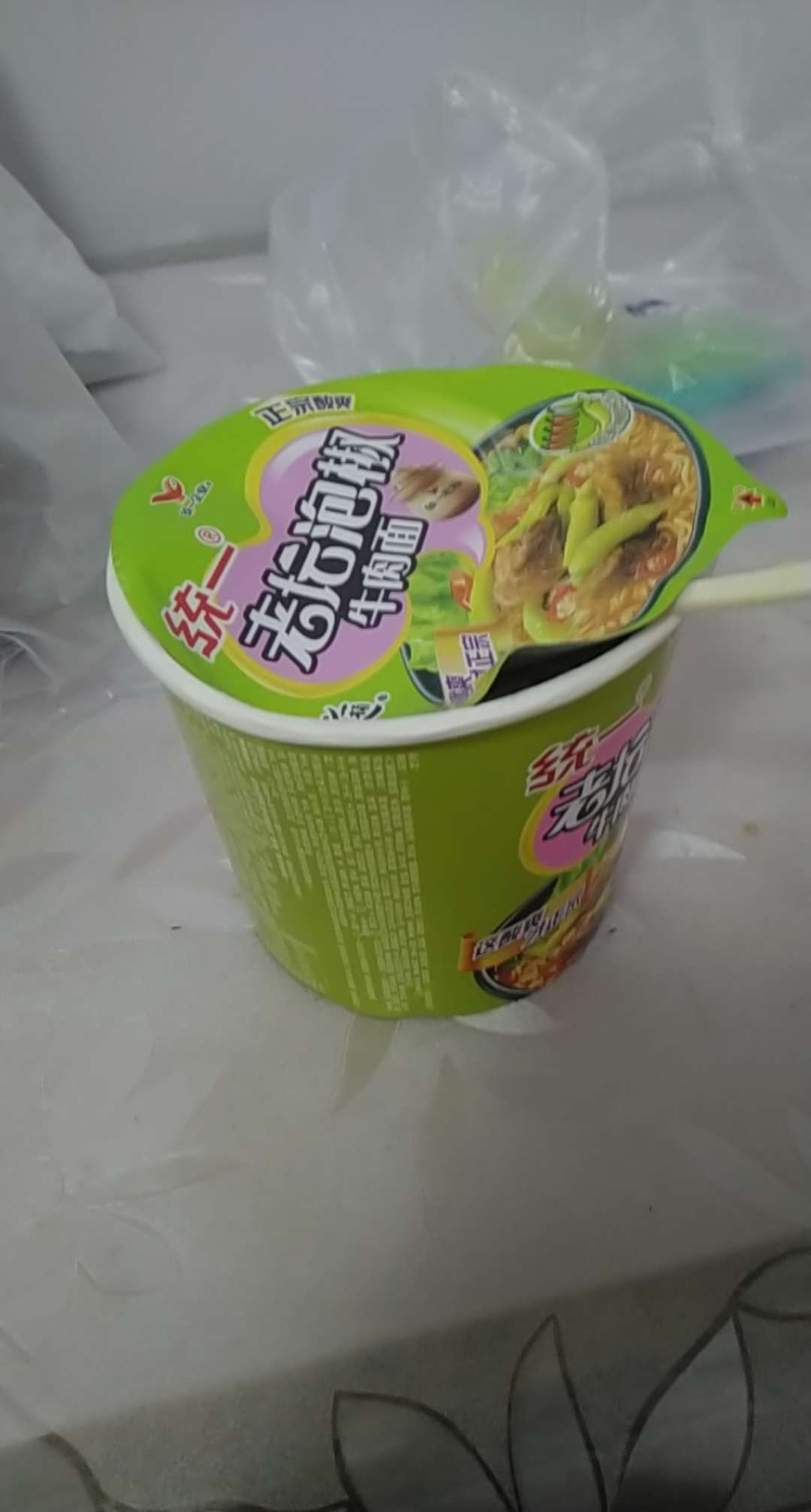 吃泡面了,还是家里舒服不用躲宾馆了