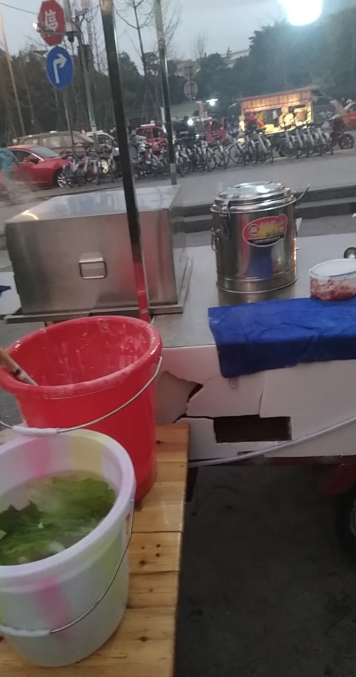 ，028的老哥们来吃肠粉了，目前收入一百，美滋滋

7 / 作者:cc加鲁鲁 / 