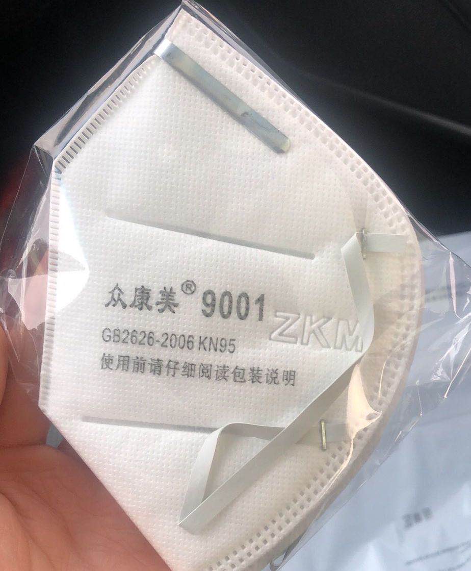口罩现货

38 / 作者:成王败寇999 / 
