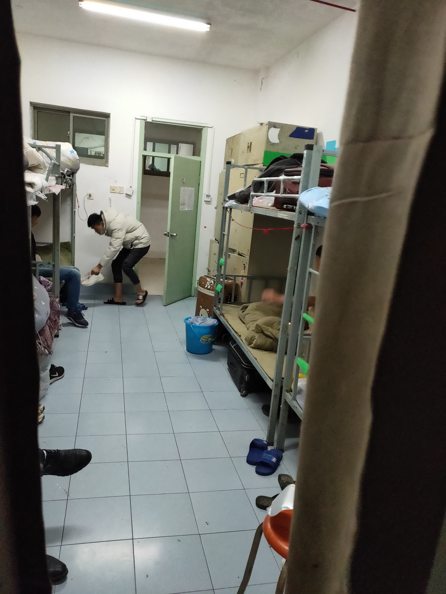 今天放下所有的一切。 曾经的辉煌。都消散如烟。今天把抵押的车子。GPS拆了。砸了 。46 / 作者:2020心想事成 / 