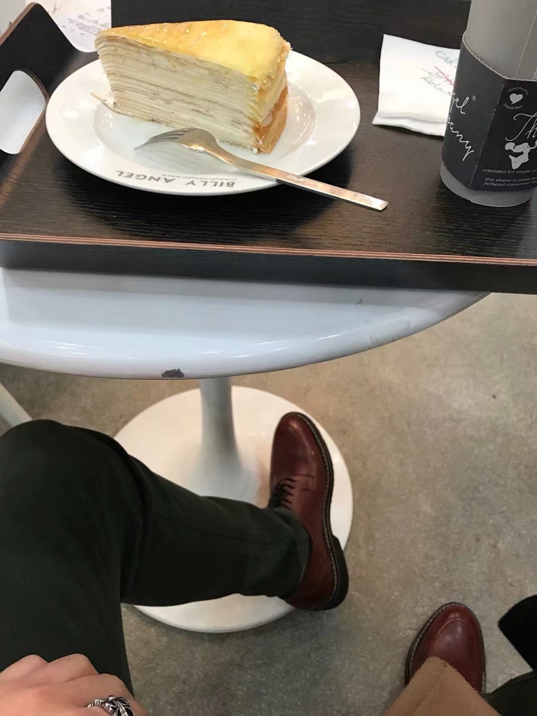 我不知道工厂一个月开多少 不过在首尔上一个月班 1.5个是有了 还有包吃住的 我也见过37 / 作者:挺野 / 