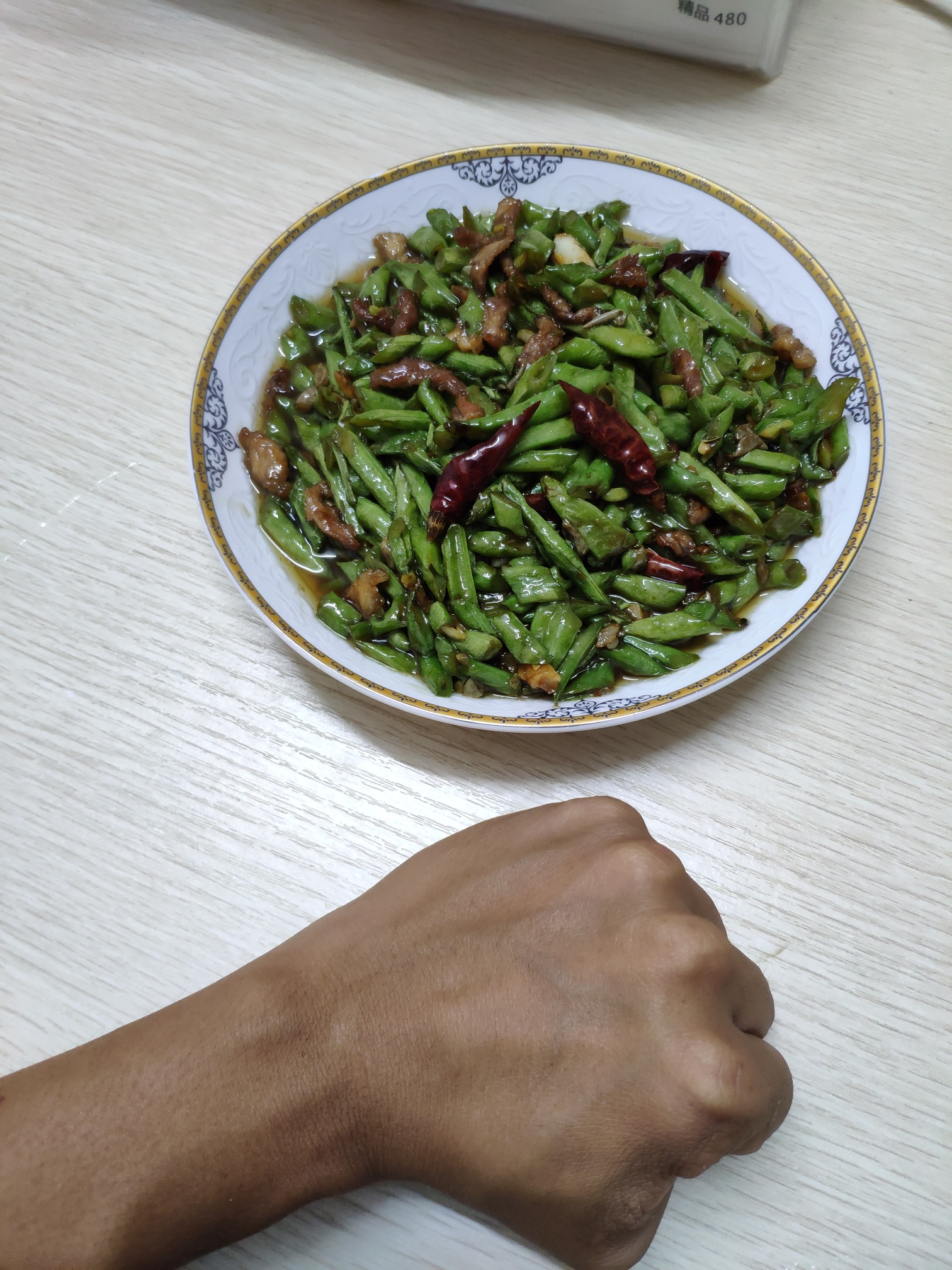 炒了个大排档风味的蒜香麻辣豆角


89 / 作者:纵横四海爱 / 