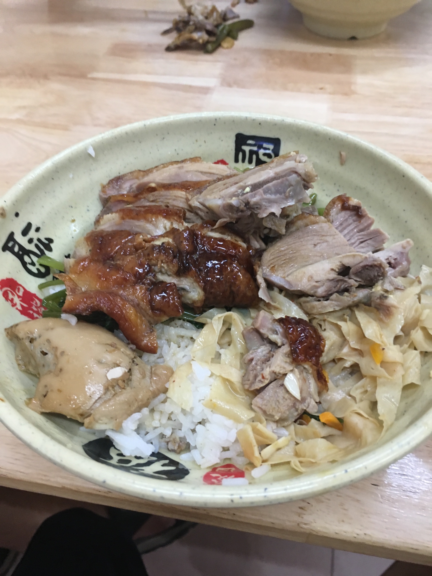 肚子饿得呱呱叫了

100 / 作者:坚强的泡沫 / 
