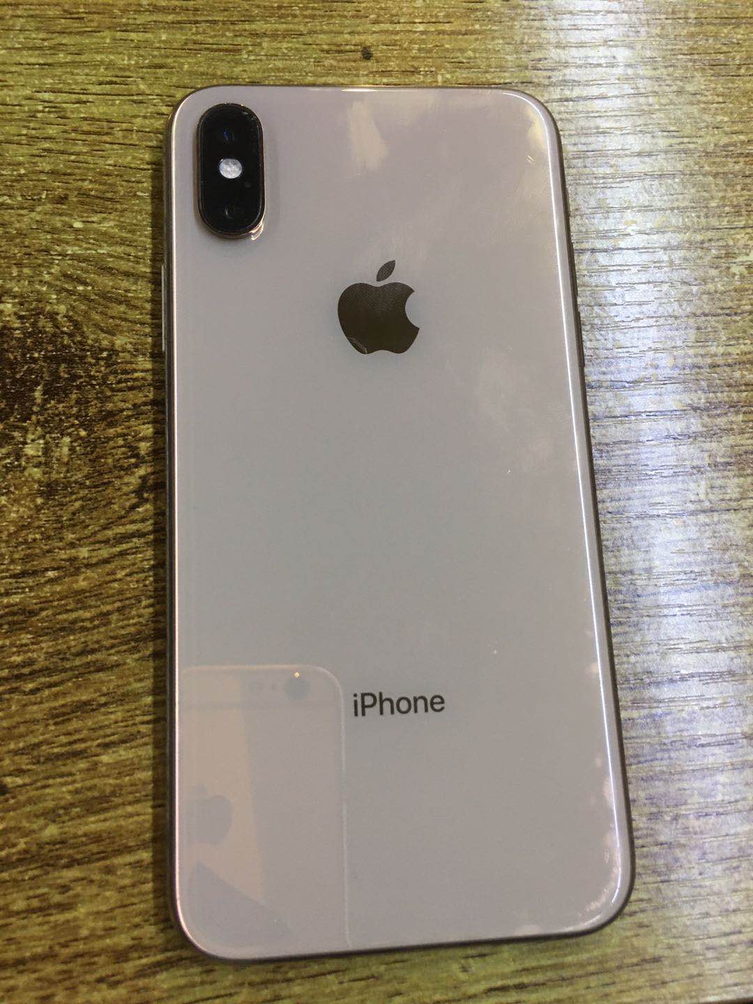 出售一部iPhoneXS实在没办法了！可走闲鱼，价格美丽9成新，无任何维修证件齐全，国行183 / 作者:wenxv99 / 