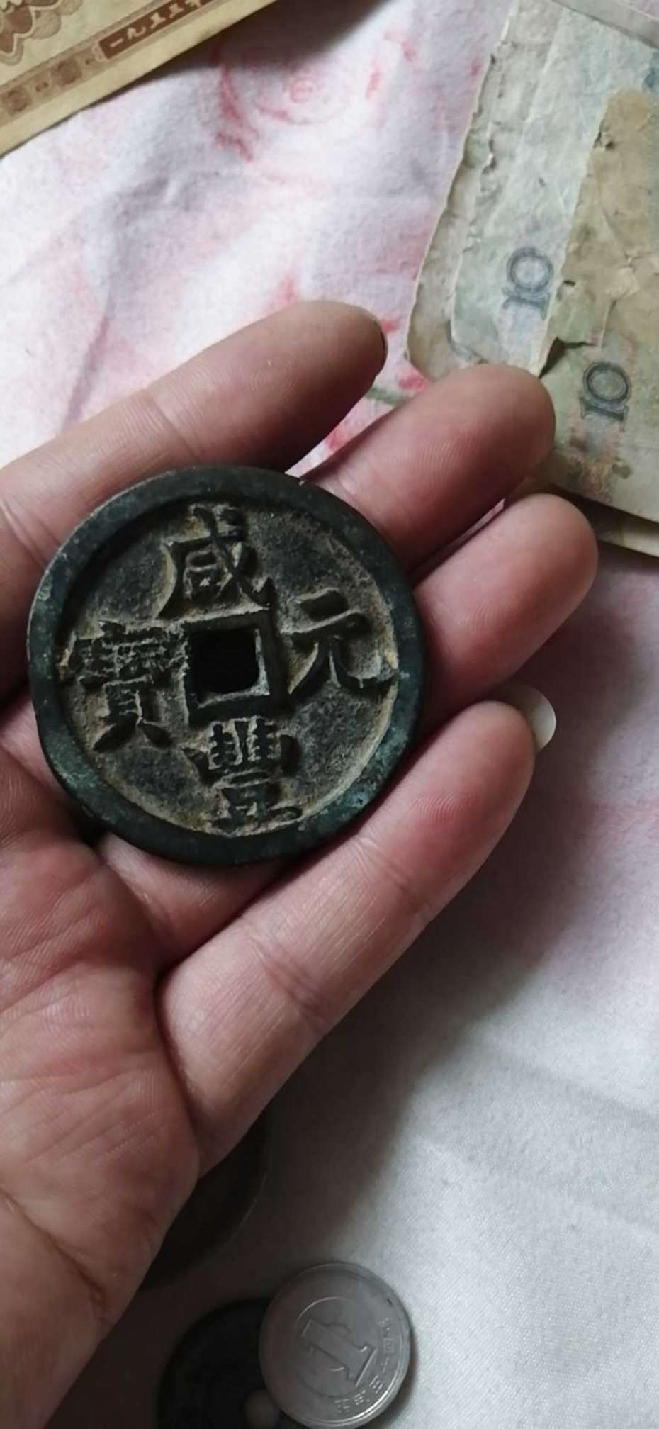 走闲鱼。老哥们最后的家当。


79 / 作者:许小东 / 
