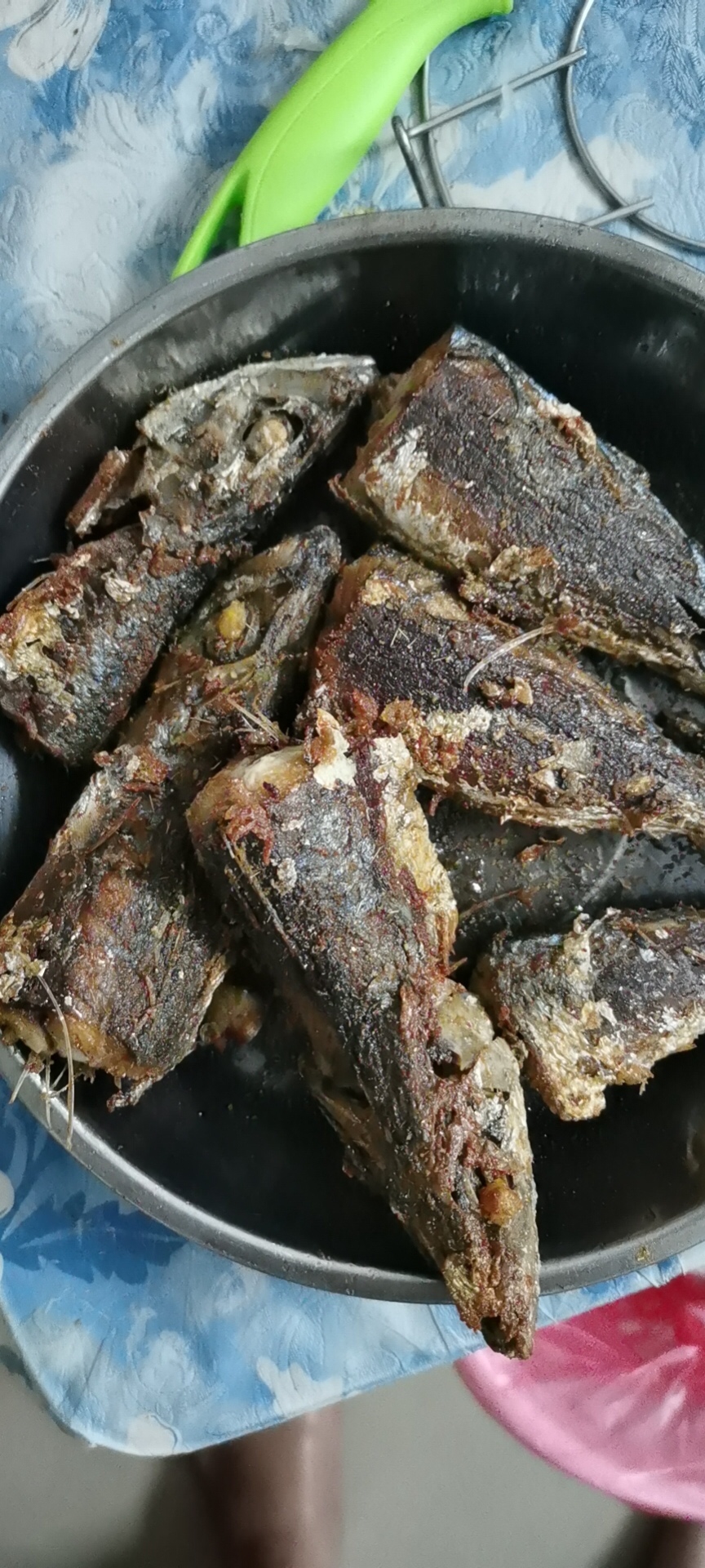 有哪个老哥在吃饭的，拍个菜的图片给我，我看图配着白几米饭吃，不然实在吃不下，

29 / 作者:坚强的泡沫 / 
