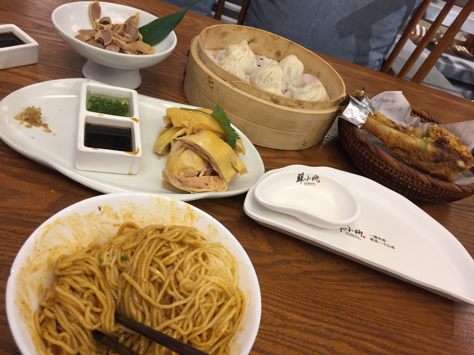 肚子饿的呱呱叫

1 / 作者:雷朋 / 