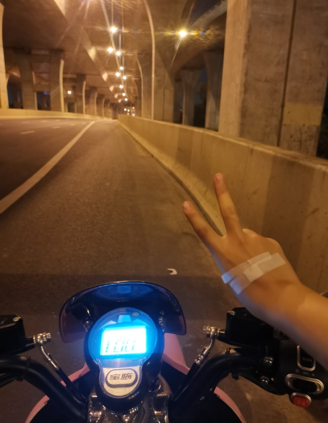 哪位老哥现在拍下马路上手推电动车图片给我，支付宝泡面奖励。救急
92 / 作者:朝歌 / 