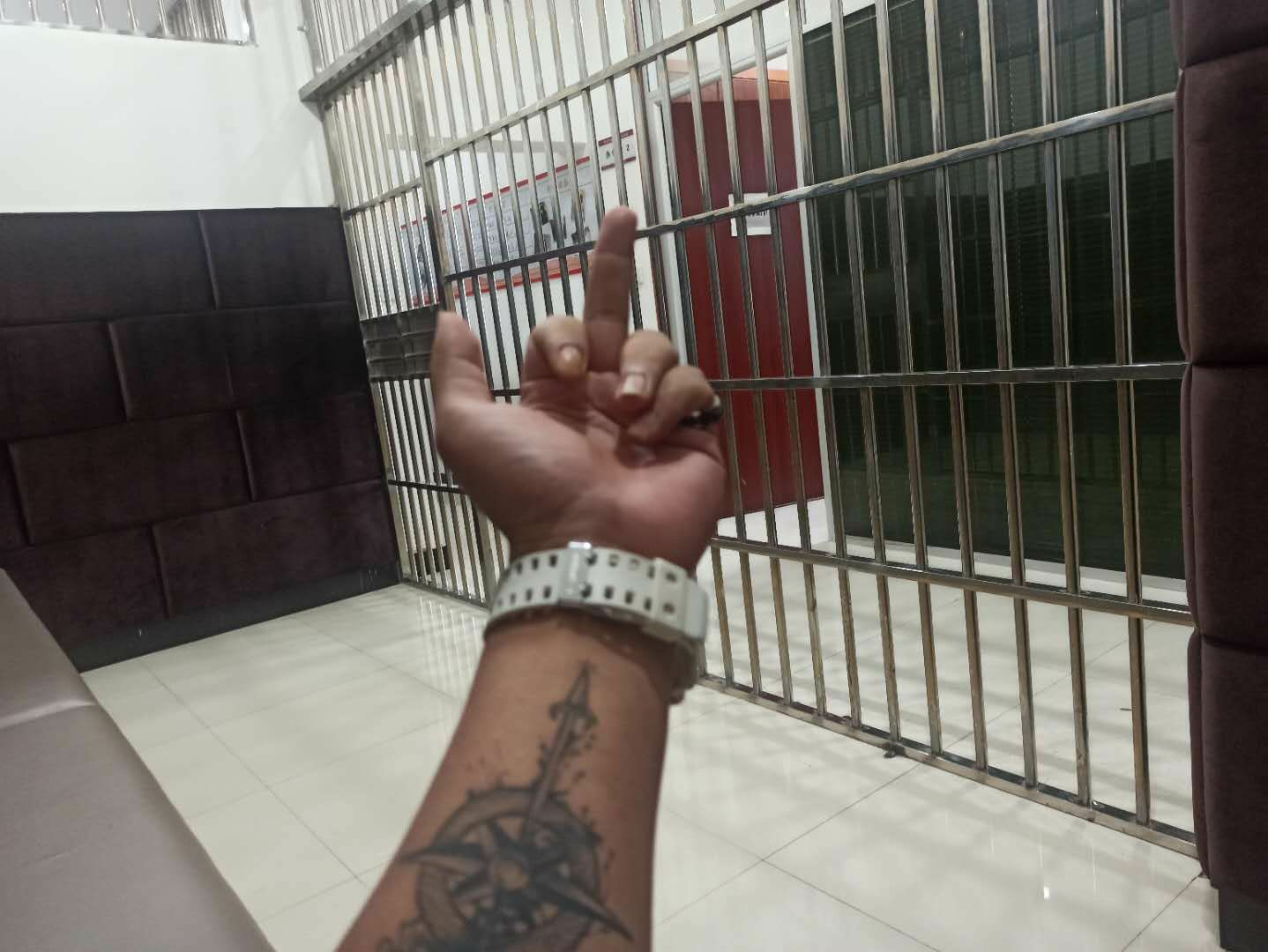 随机赏5桶康师傅

52 / 作者:很多水哦 / 