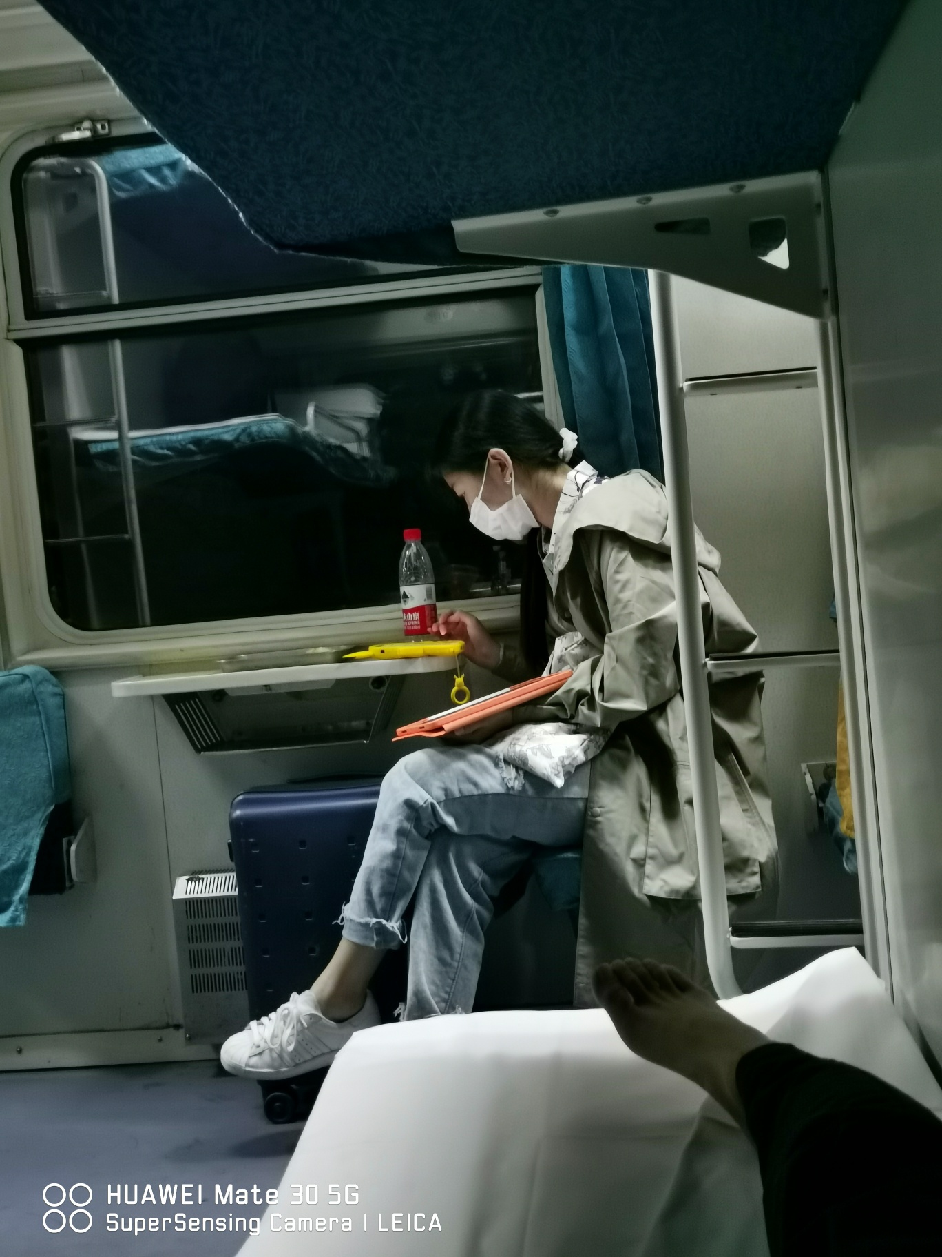 老哥们，我怎么才能让这个妹子知道我很有钱，并且让她主动加我微信

18 / 作者:角落的孩子 / 
