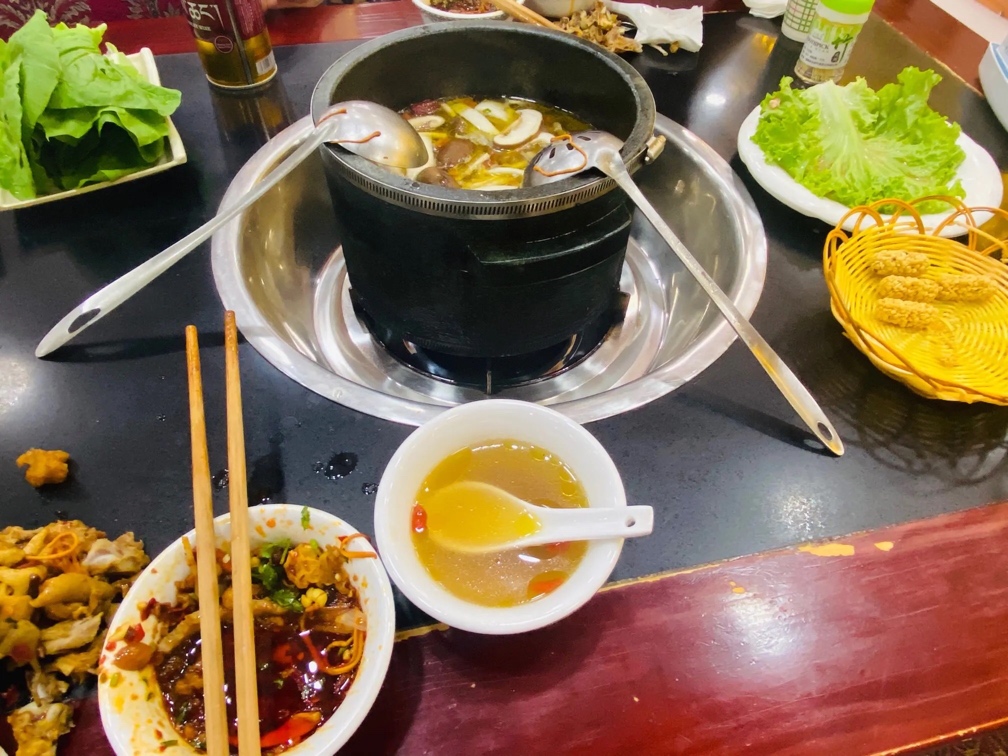 认识了快一个月的少妇  吃完饭她说去开房，想问她借钱 不知道该借多少合适 已经借了3098 / 作者:x哦c / 